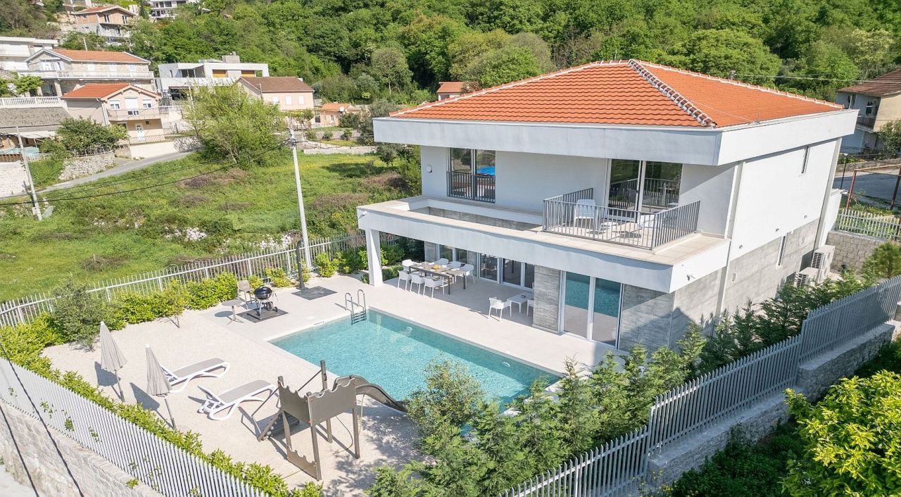 Villa à Orahovac, Monténégro, 250 m² - image 1