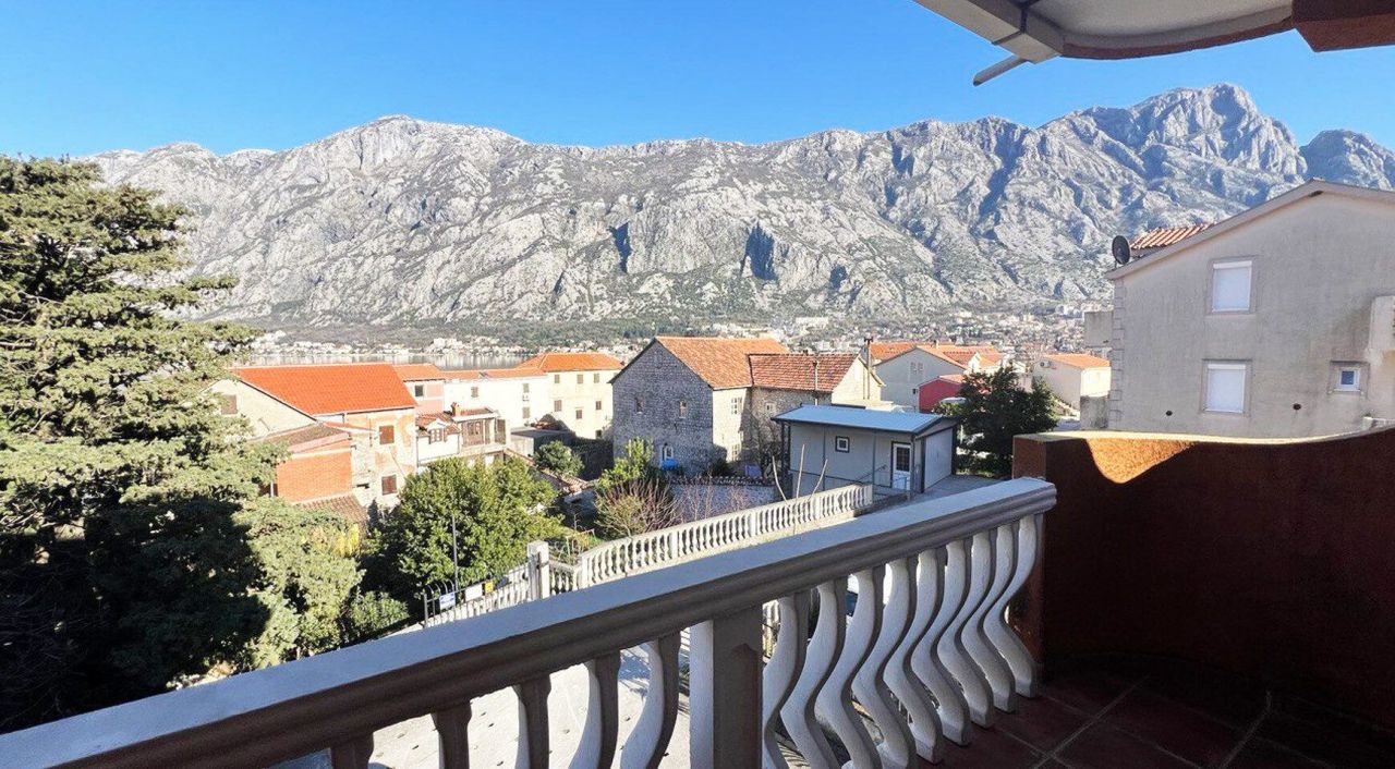 Flat in Prcanj, Montenegro, 42 m² - picture 2