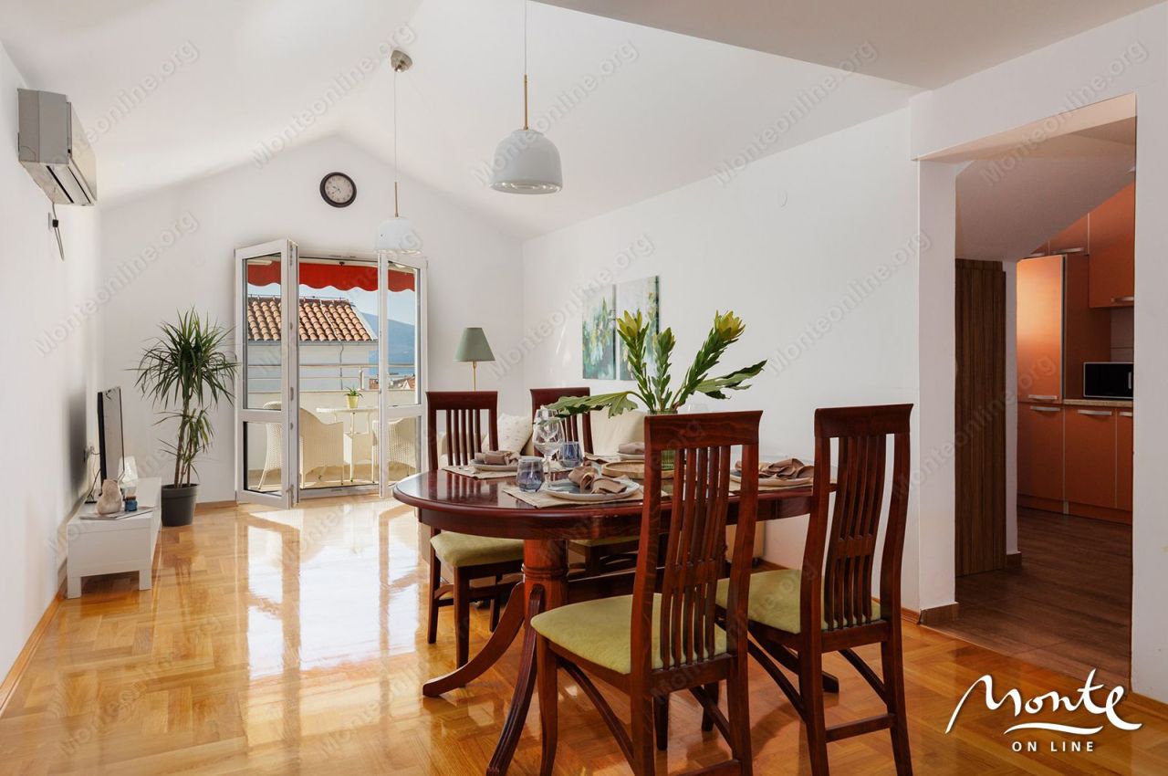 Wohnung in Tivat, Montenegro, 66 m² - Foto 1