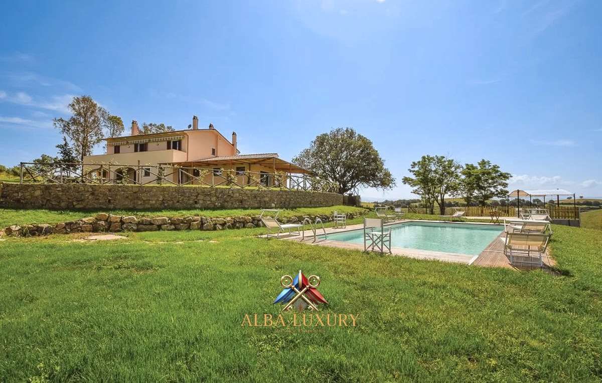 Villa Strada Comunale Castello, Italia, 340 m² - imagen 1