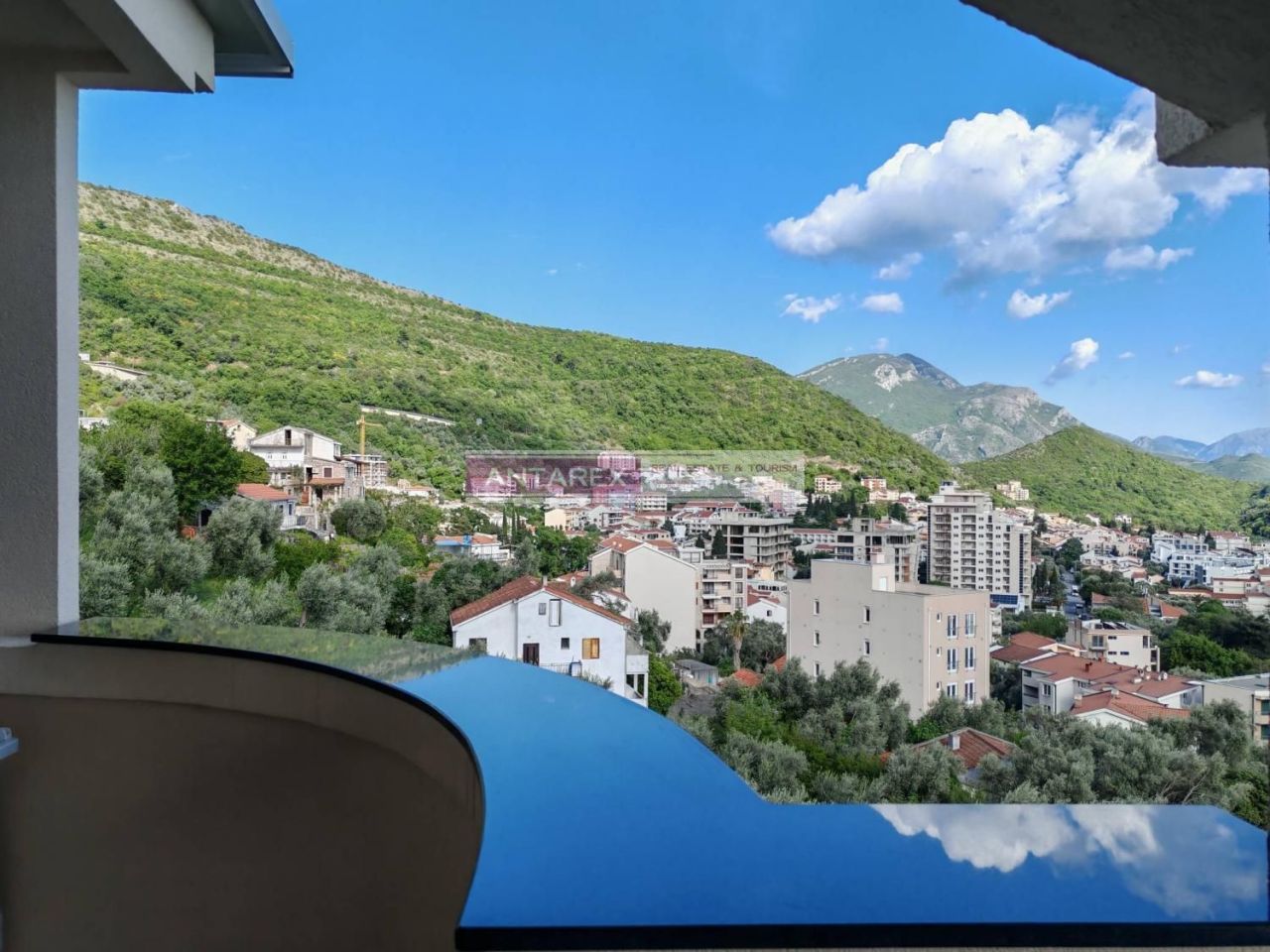 Appartement à Petrovac, Monténégro, 94 m² - image 2