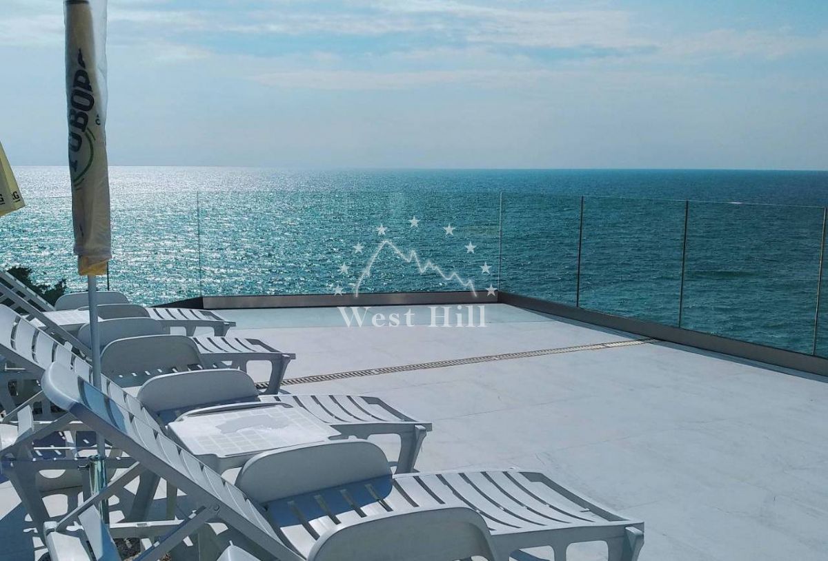 Casa en Dobra Voda, Montenegro, 290 m² - imagen 1