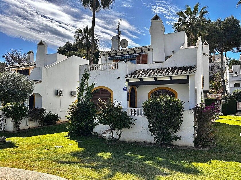 Villa in Orihuela Costa, Spanien, 131 m² - Foto 1