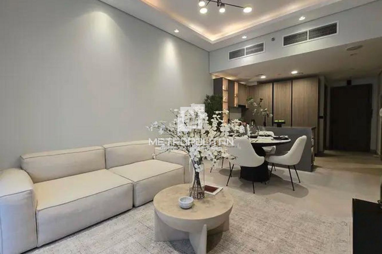 Apartment in Dubai, UAE, 81 m² - picture 1