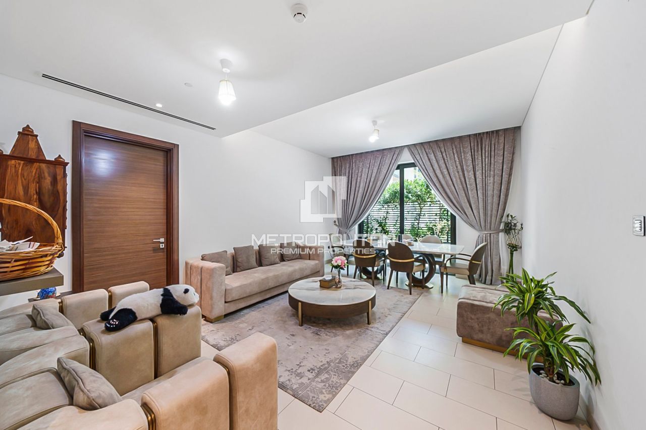 Apartment in Dubai, UAE, 208 m² - picture 1