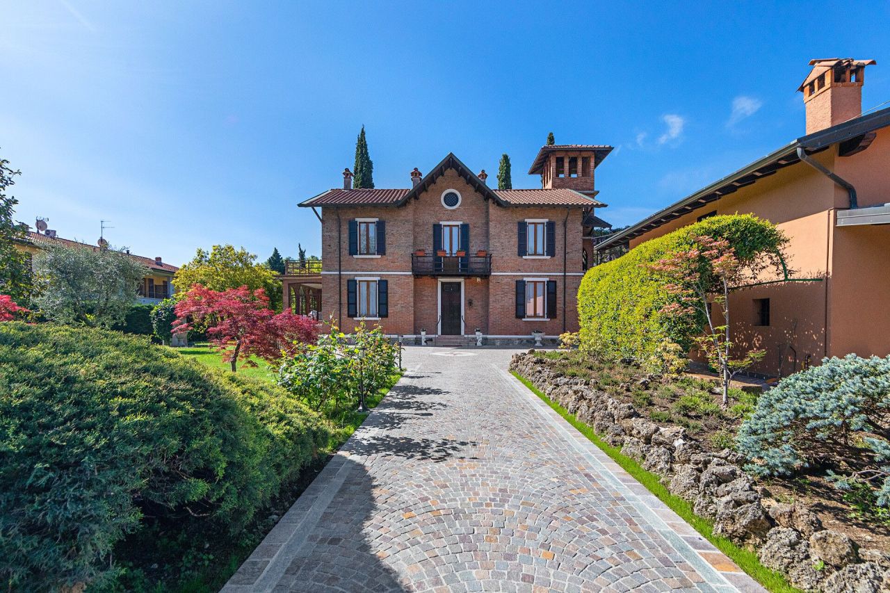 Villa por Lago de Garda, Italia, 650 m² - imagen 1