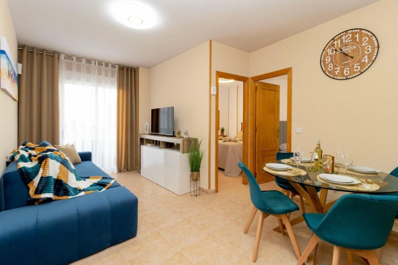 Appartement à Torrevieja, Espagne, 60 m² - image 1