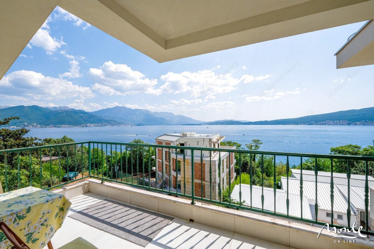 Ático en Herceg-Novi, Montenegro, 89 m² - imagen 1