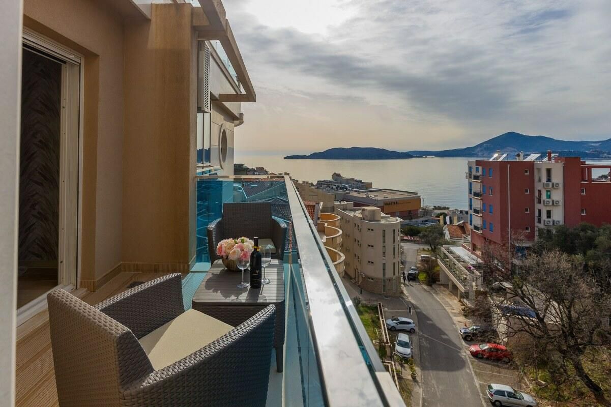 Piso en Przno, Montenegro, 96 m² - imagen 1