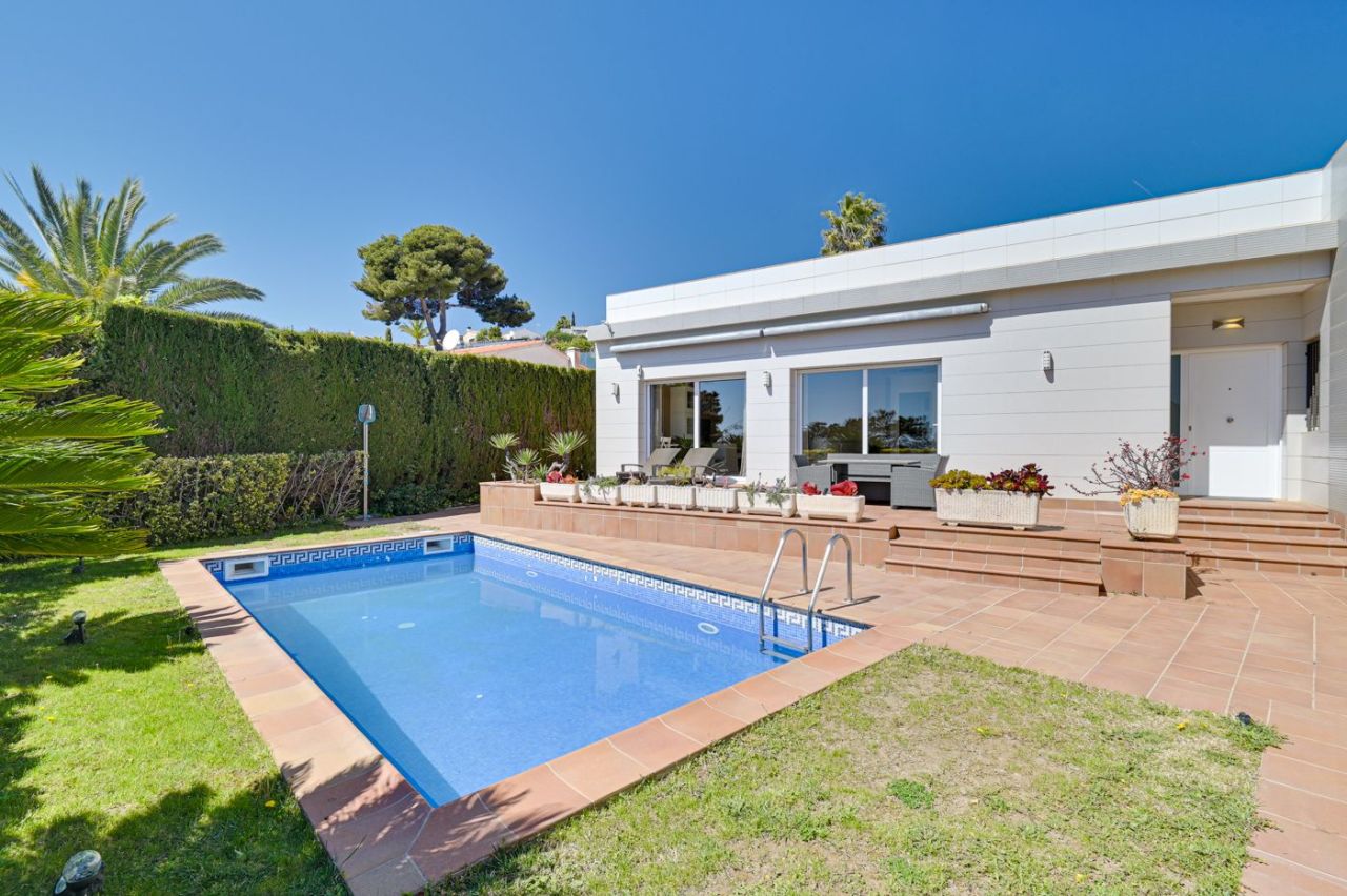 Haus in Costa Brava, Spanien, 224 m² - Foto 1