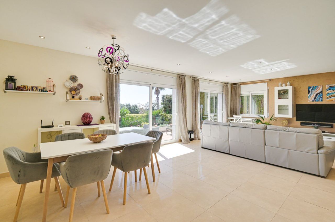 Casa en la Costa Brava, España, 224 m² - imagen 8