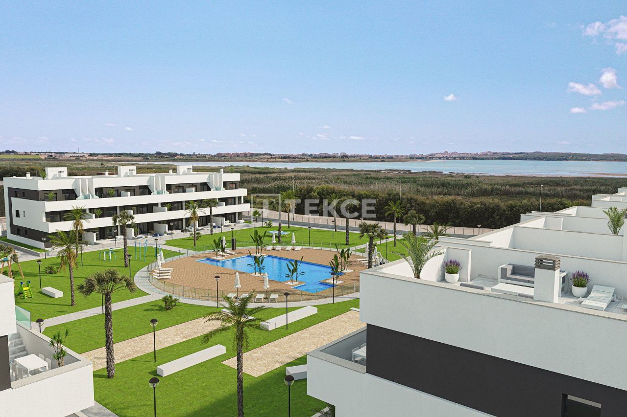 Apartment in Guardamar del Segura, Spain, 64 m² - picture 1