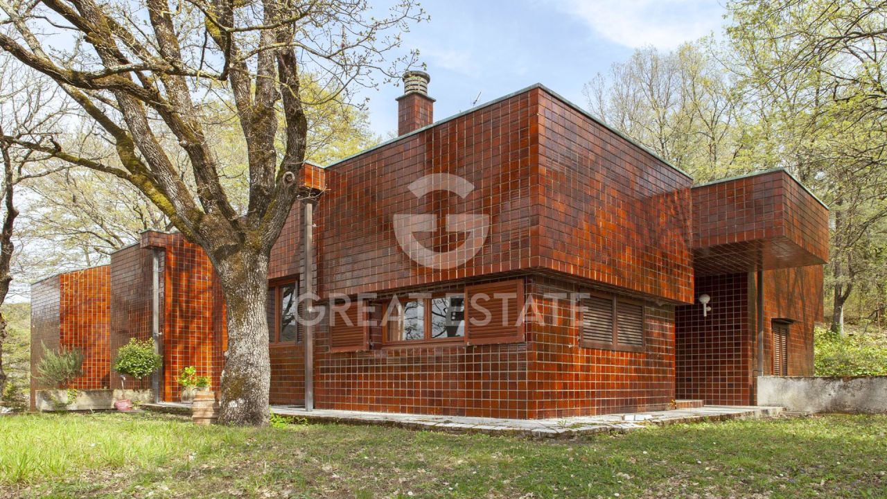 Casa en Arezzo, Italia, 373.8 m² - imagen 1
