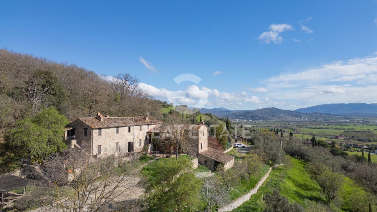 House in Magione, Italy, 741.9 m² - picture 3