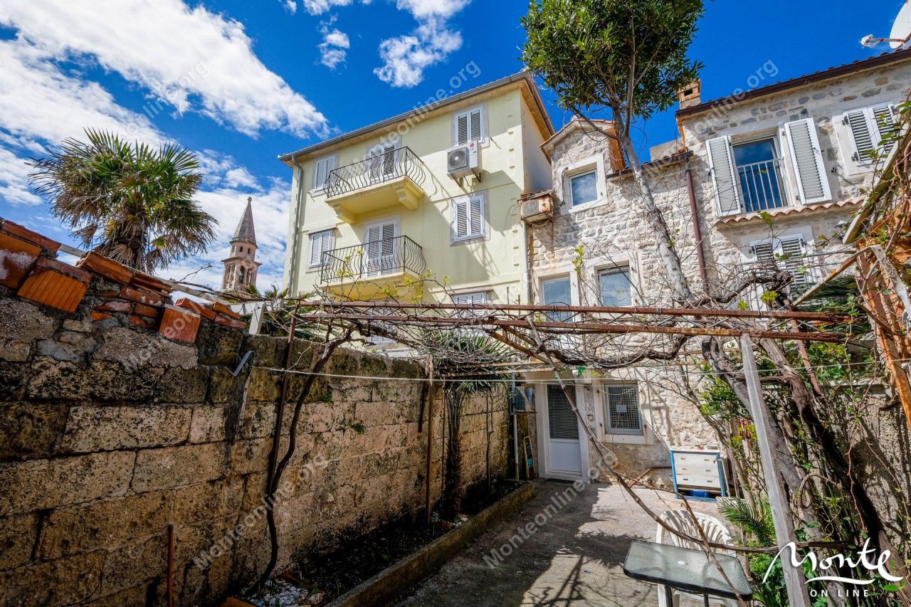 Casa adosada en Budva, Montenegro, 91 m² - imagen 1