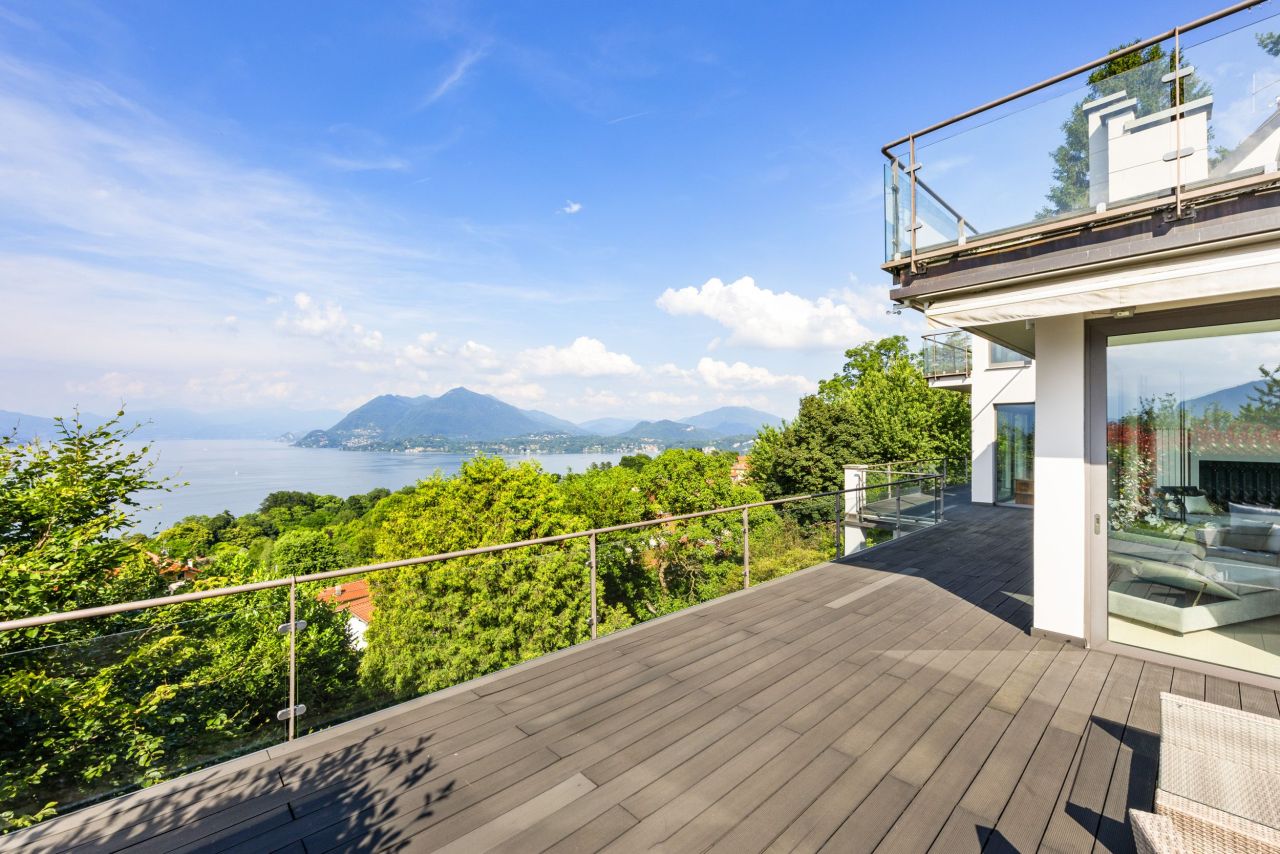 Villa in Stresa, Italy, 550 m² - picture 1