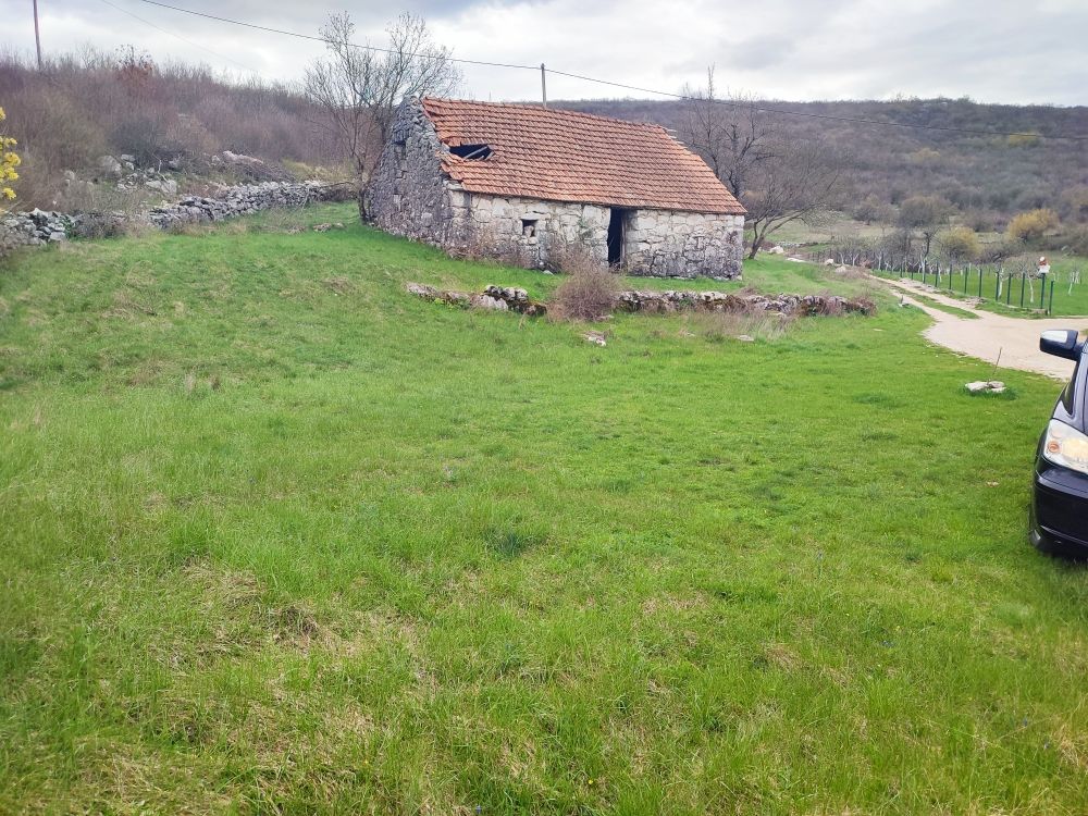 Terreno en Nikšić, Montenegro, 1 505 m² - imagen 1
