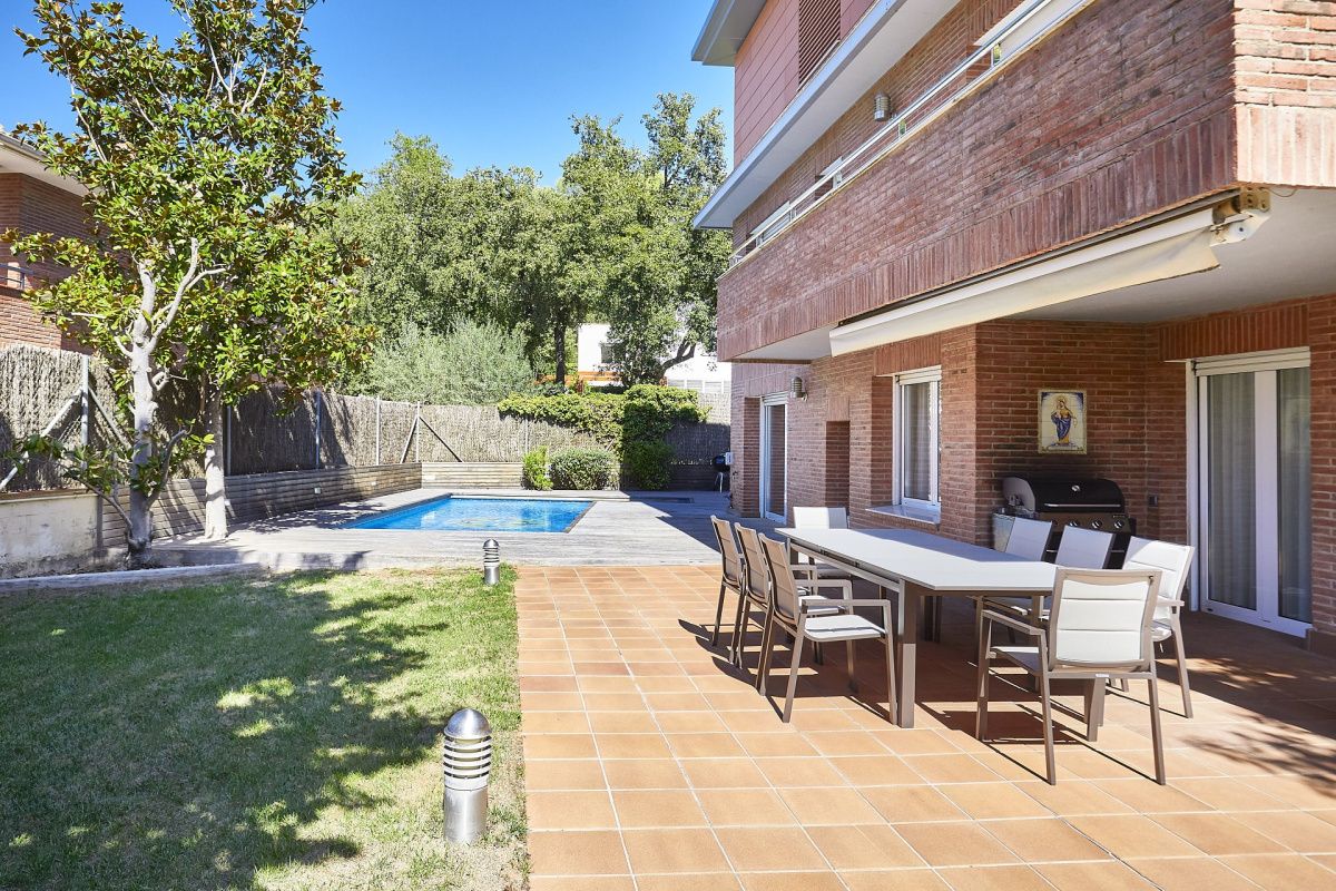 Casa en Barcelona, España, 566 m² - imagen 1