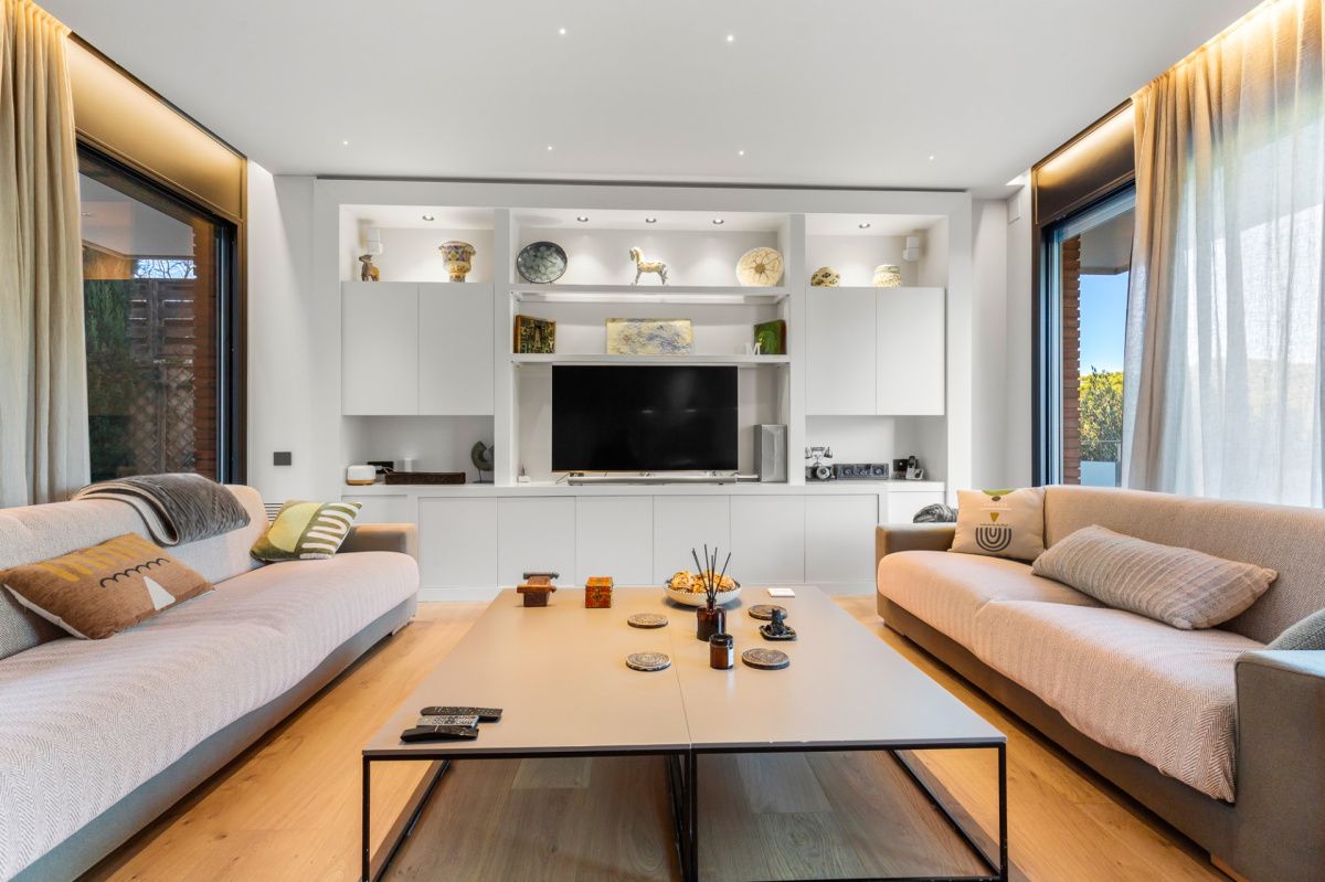 House in Barcelona, Spain, 314 m² - picture 1