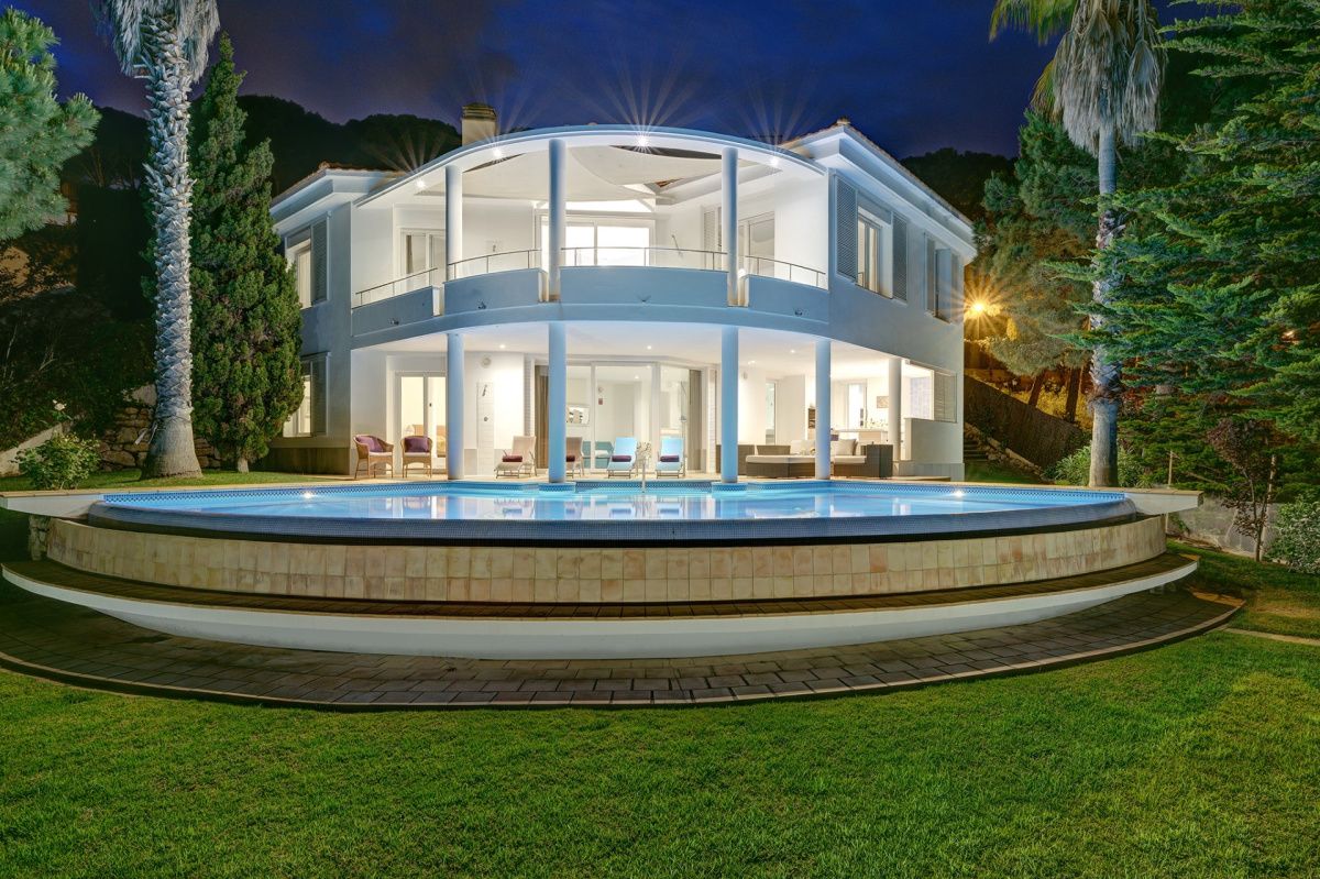 House in Girona, Spain, 412 m² - picture 1