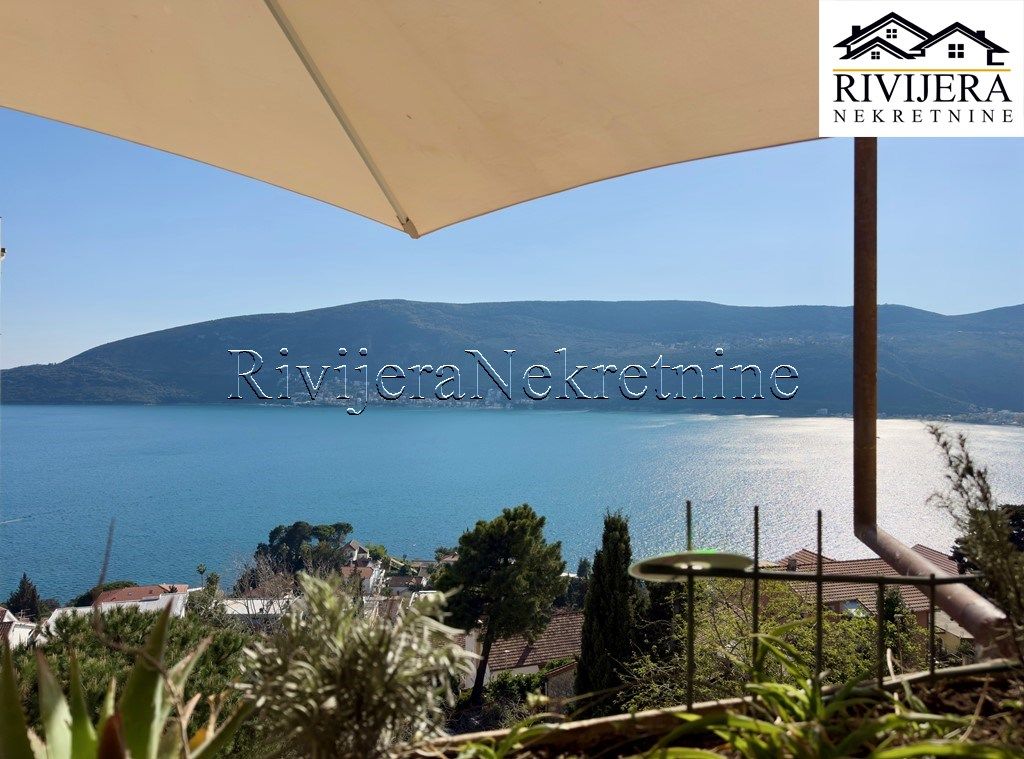 Appartement à Herceg-Novi, Monténégro, 70 m² - image 1