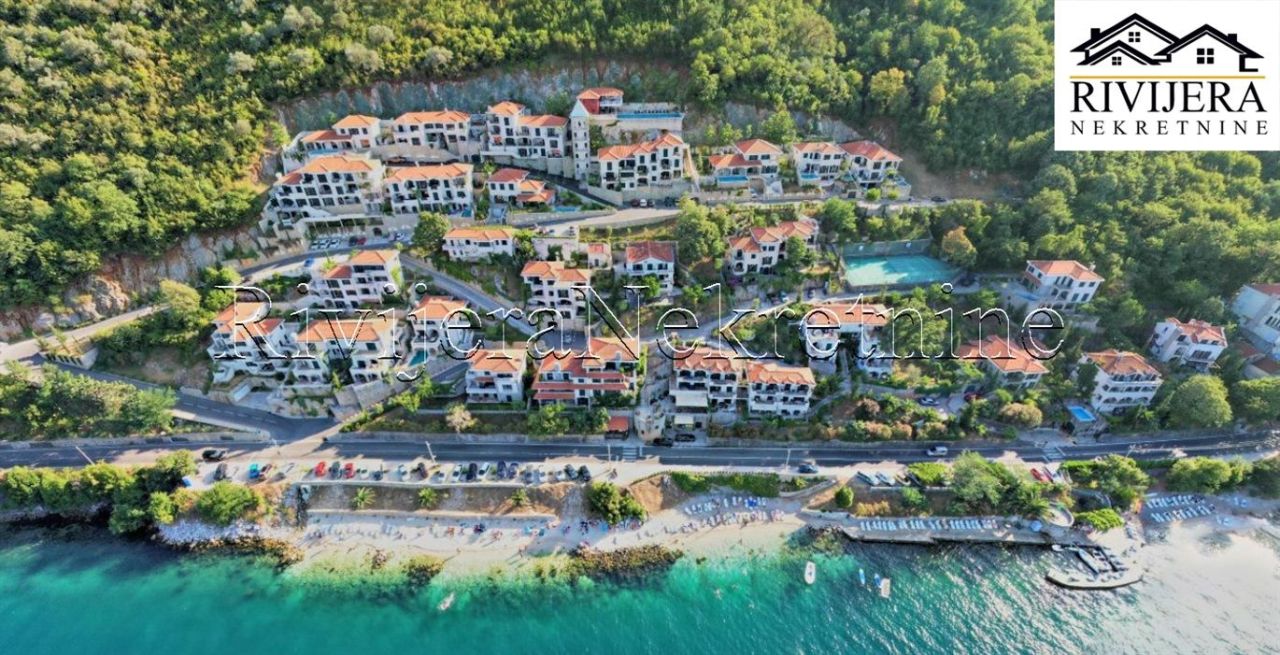 Appartement à Kostanjica, Monténégro, 94 m² - image 1