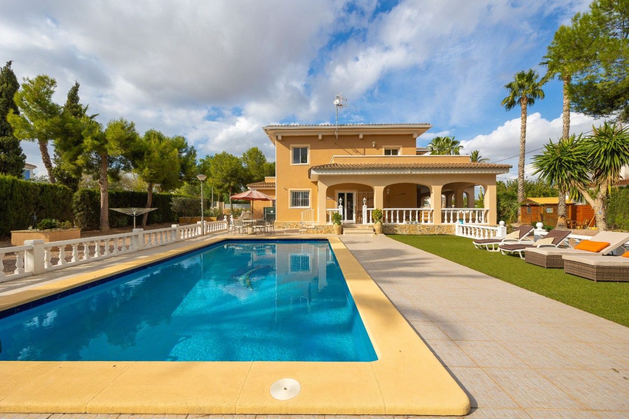 Villa en Aspe, España, 352 m² - imagen 1