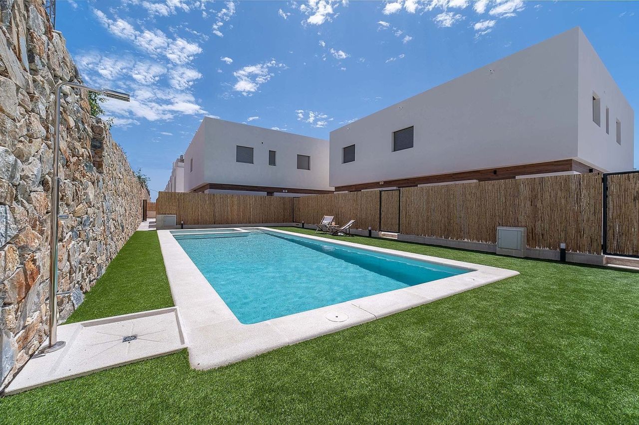 Chalet in Orihuela Costa, Spain, 93 m² - picture 1