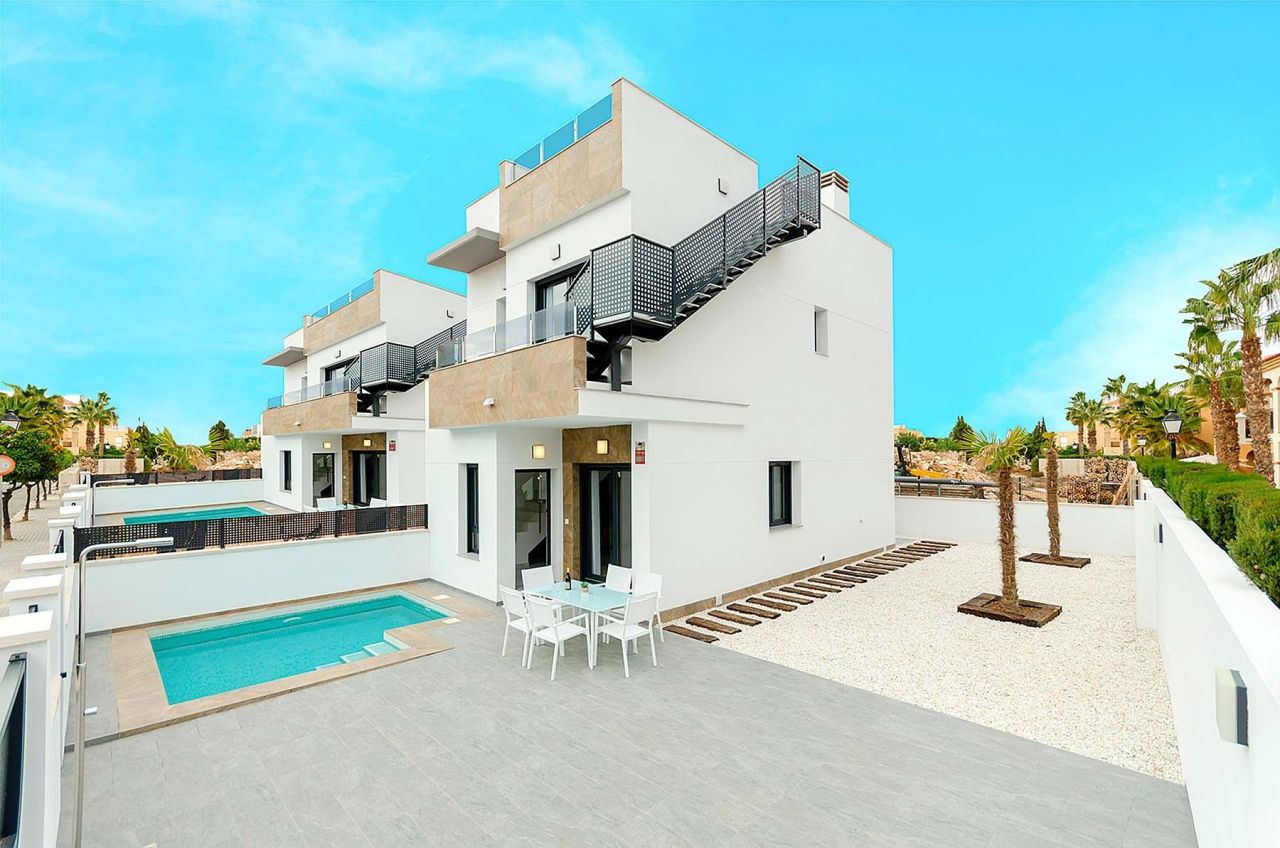 Villa in Torrevieja, Spain, 106 m² - picture 1