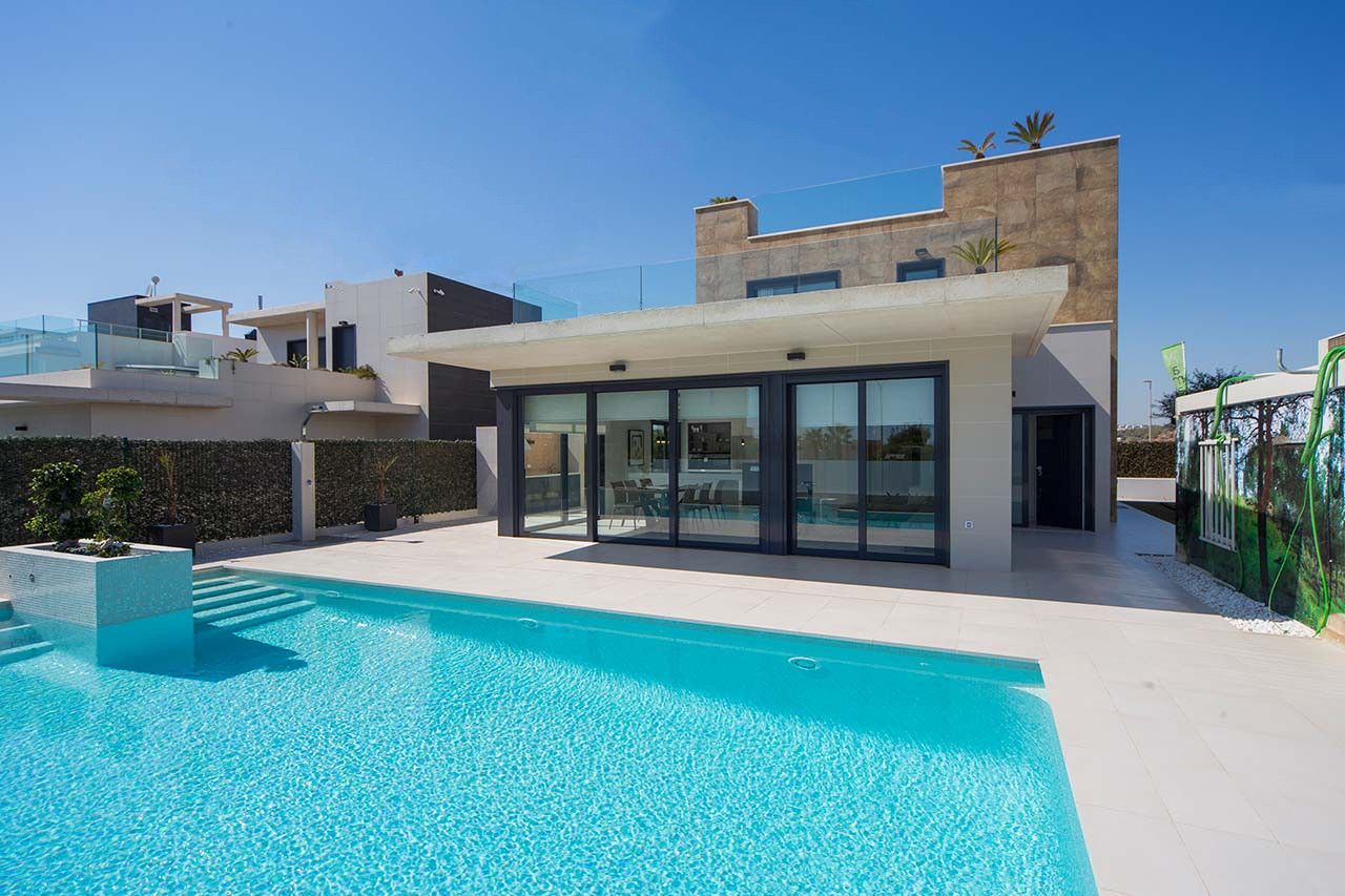 Villa en San Miguel de Salinas, España, 197 m² - imagen 1