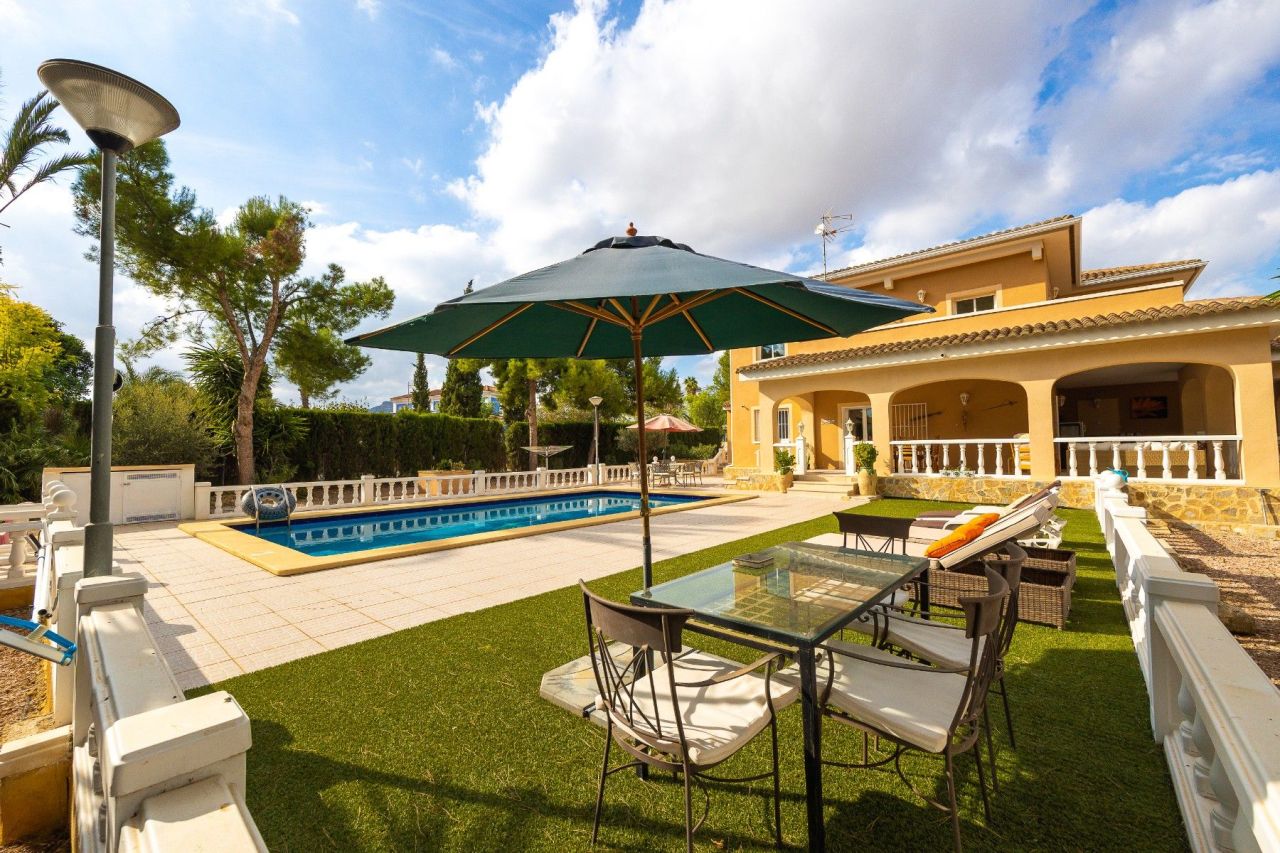 Villa en Aspe, España, 352 m² - imagen 2