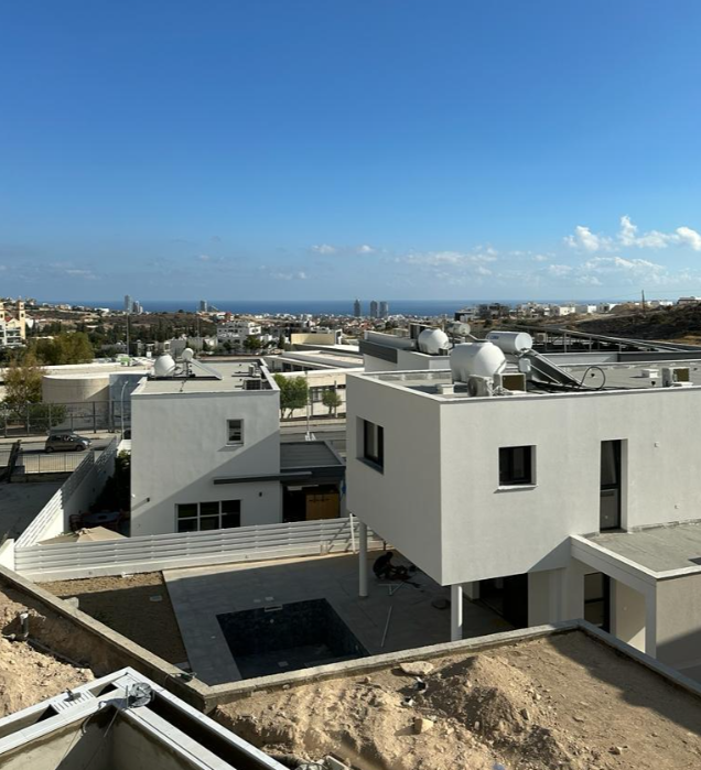 House in Agios Athanasios, Cyprus, 388 m² - picture 1