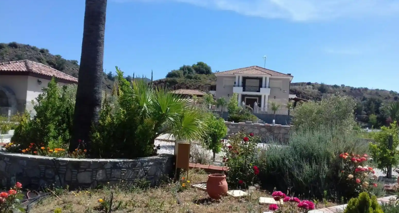 Casa a Kalo Chorio, Cipro, 400 m² - foto 1