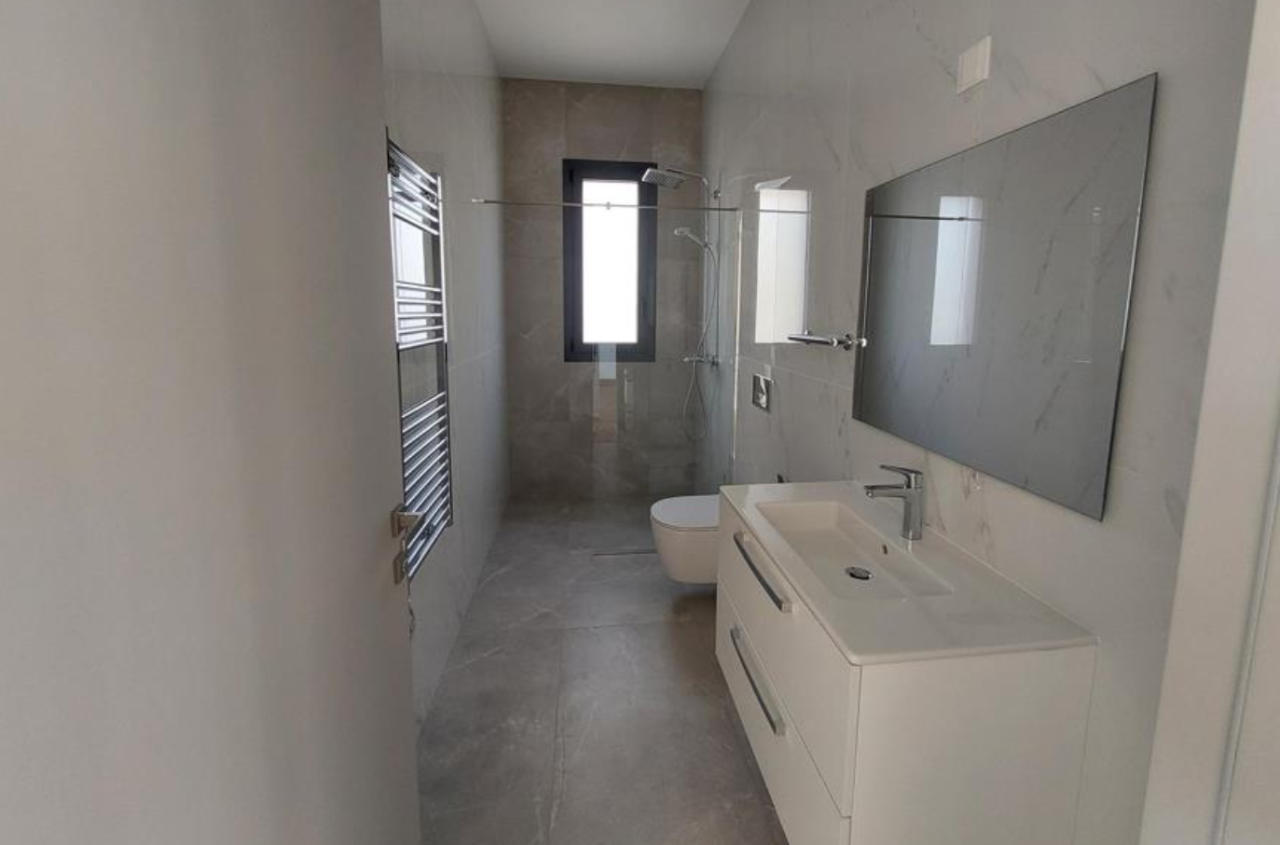 Maison à Mouttagiaka, Chypre, 224 m² - image 1