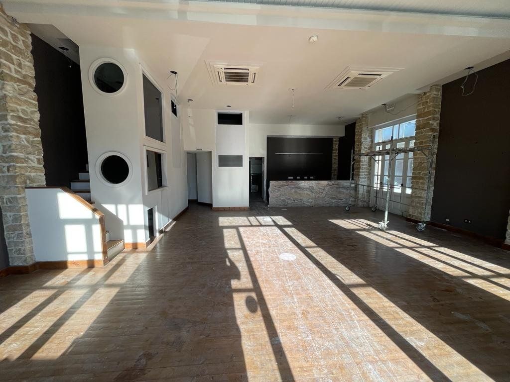 Commercial apartment building in Larnaca, Cyprus - picture 2