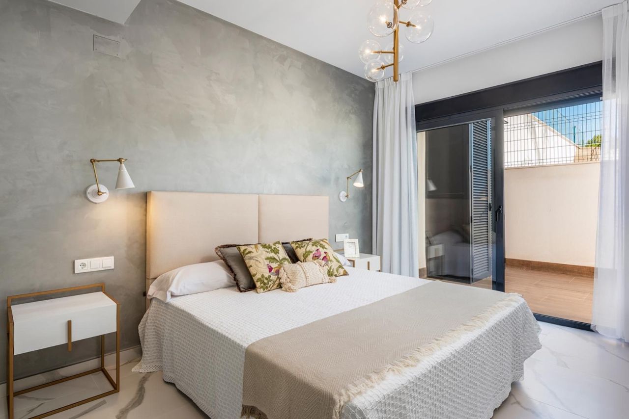 Bungalow in San Miguel de Salinas, Spain, 92 m² - picture 16