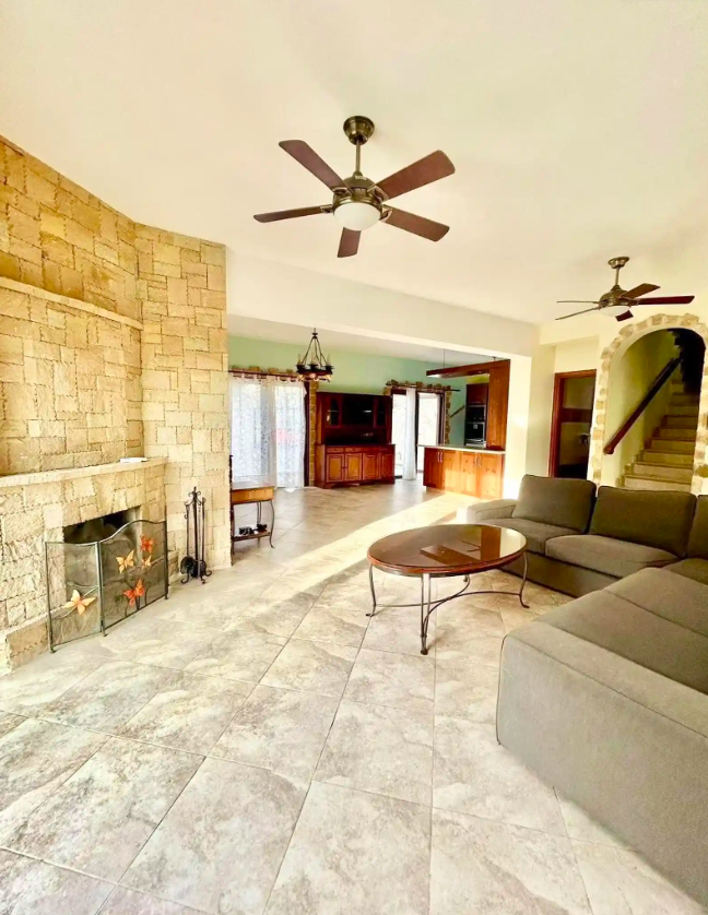 House in Paphos, Cyprus, 200 m² - picture 1