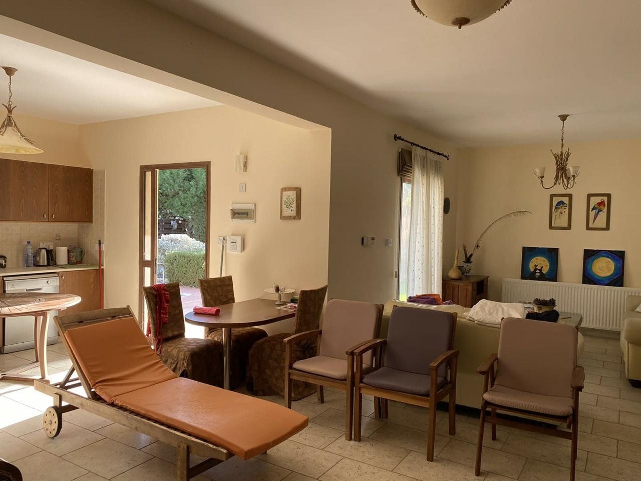 House in Agios Tychon, Cyprus - picture 1