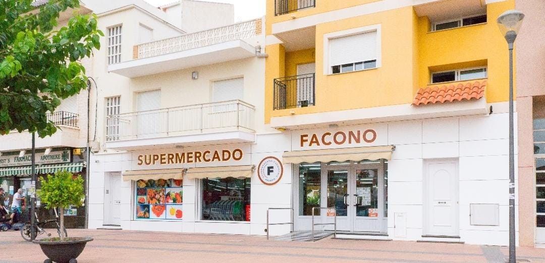 Biens commerciaux à Los Alcázares, Espagne, 1 180 m² - image 1