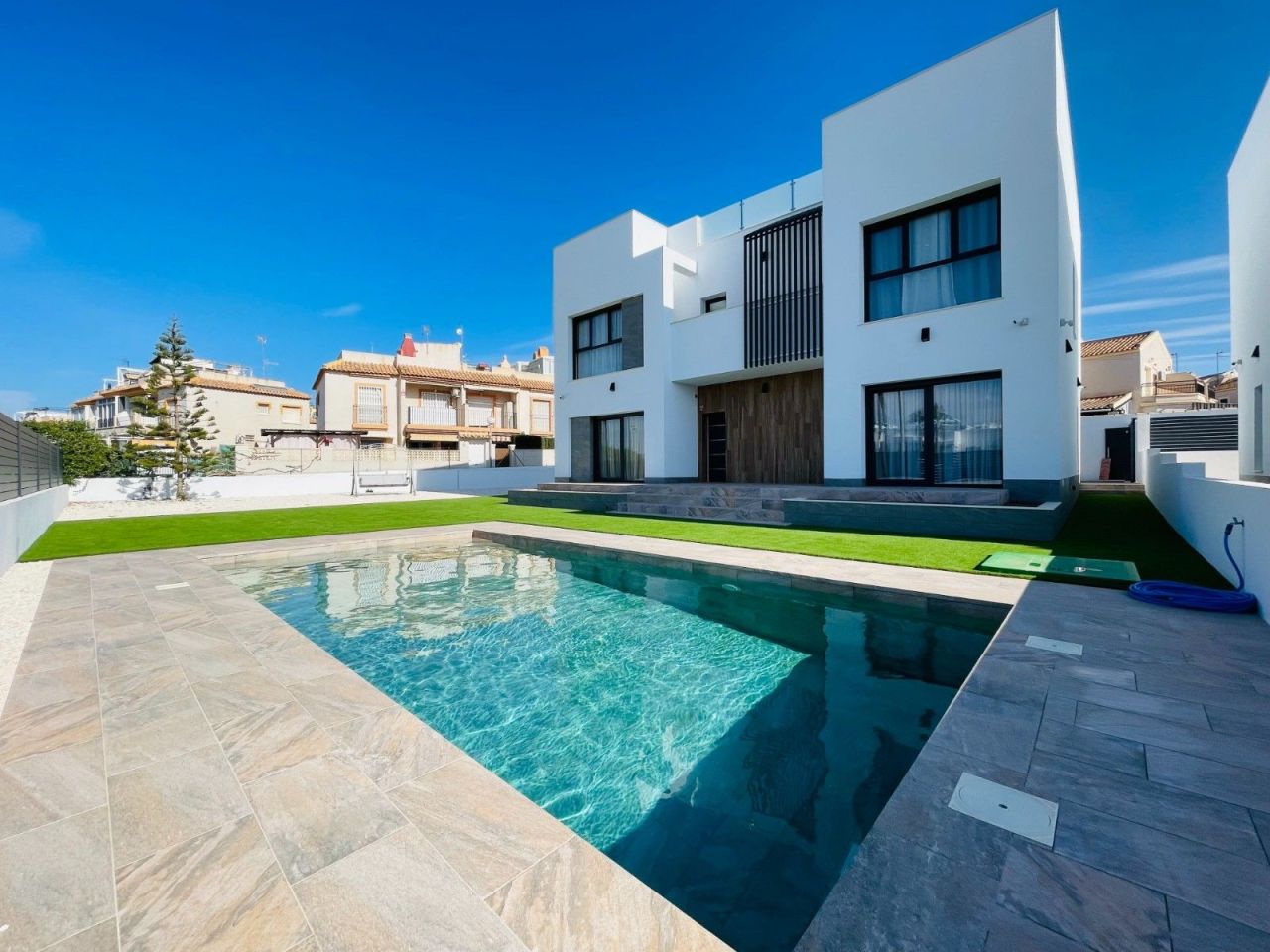 Villa en Torrevieja, España, 368 m² - imagen 1