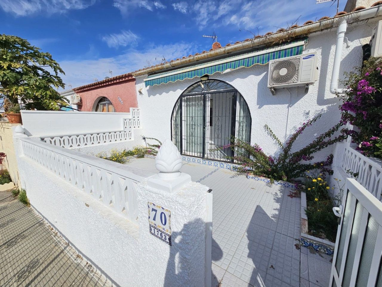 Bungalow in Torrevieja, Spain, 52 m² - picture 1