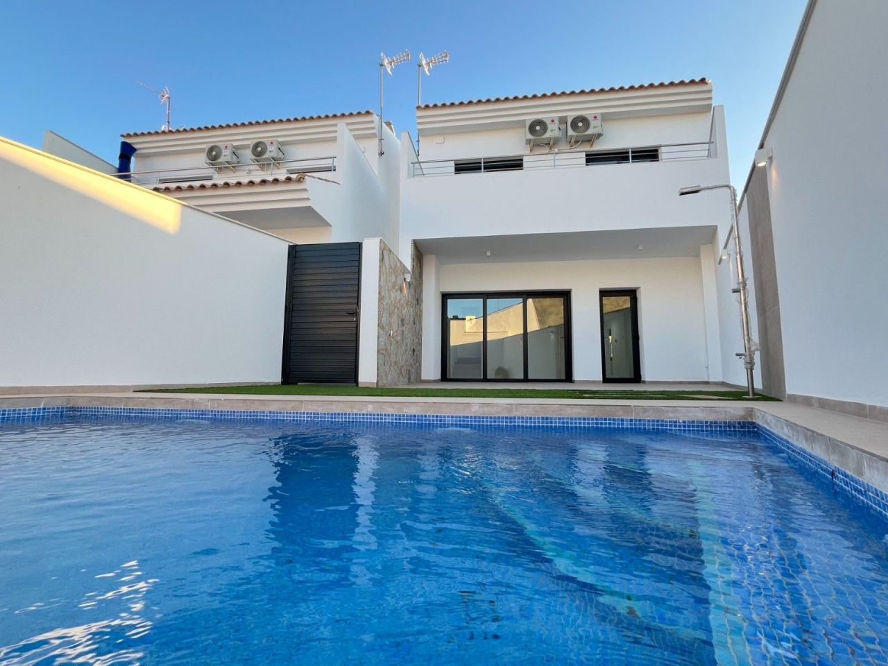 Villa in San Pedro del Pinatar, Spanien, 145 m² - Foto 1