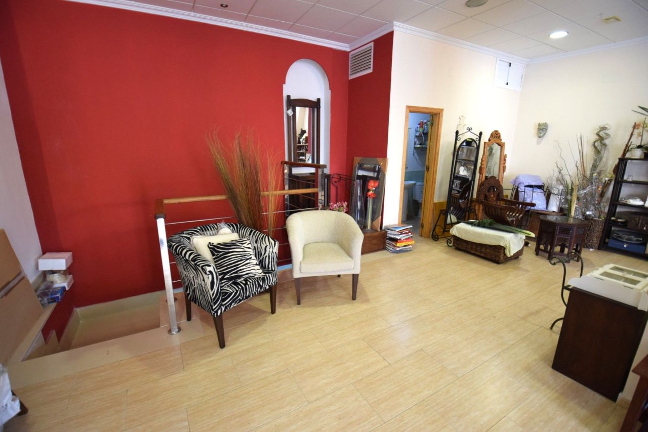 Propiedad comercial en Guardamar del Segura, España, 210 m² - imagen 1