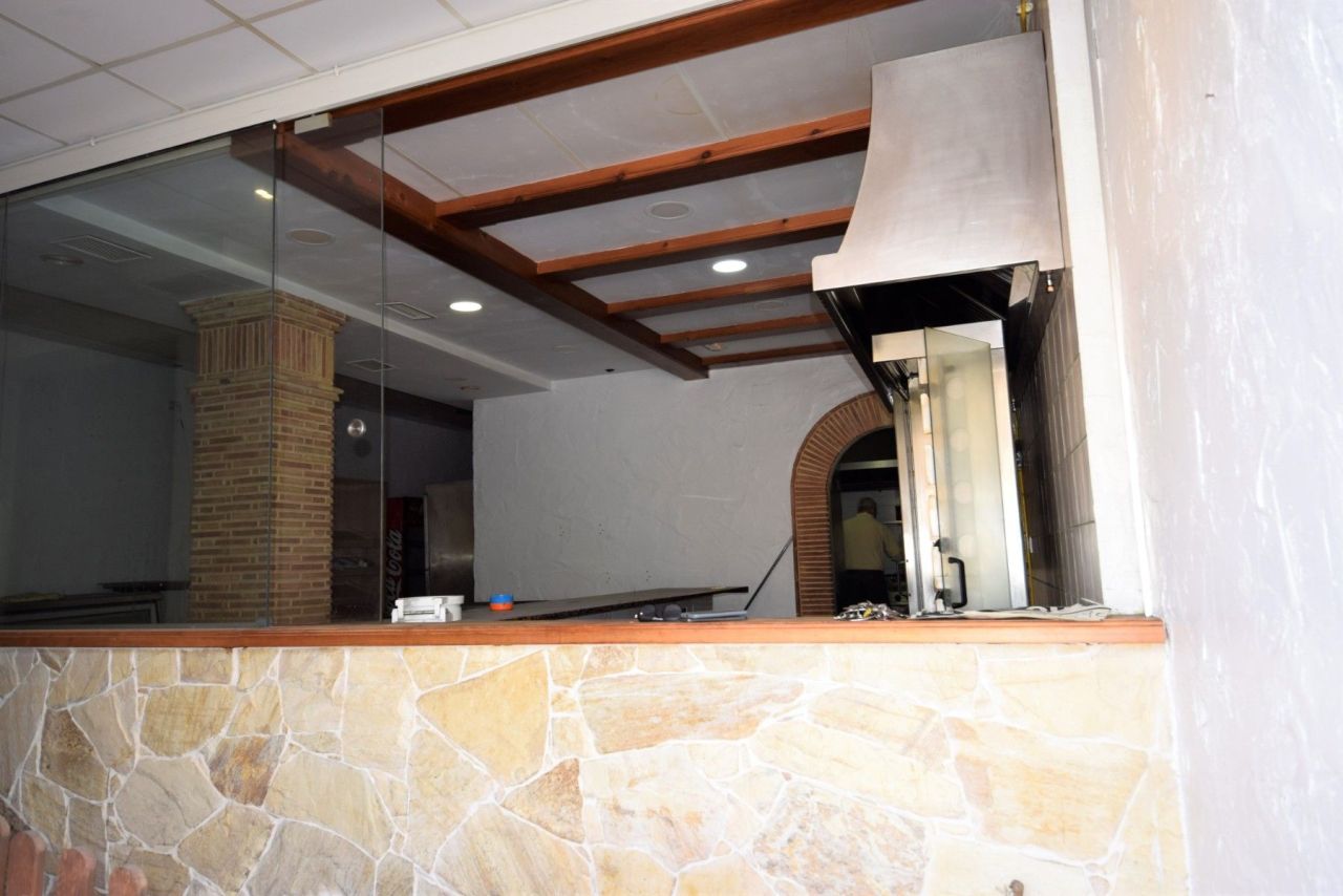 Commercial property in Guardamar del Segura, Spain, 95 m² - picture 2