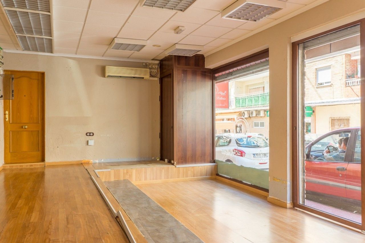 Biens commerciaux à Torrevieja, Espagne, 100 m² - image 3