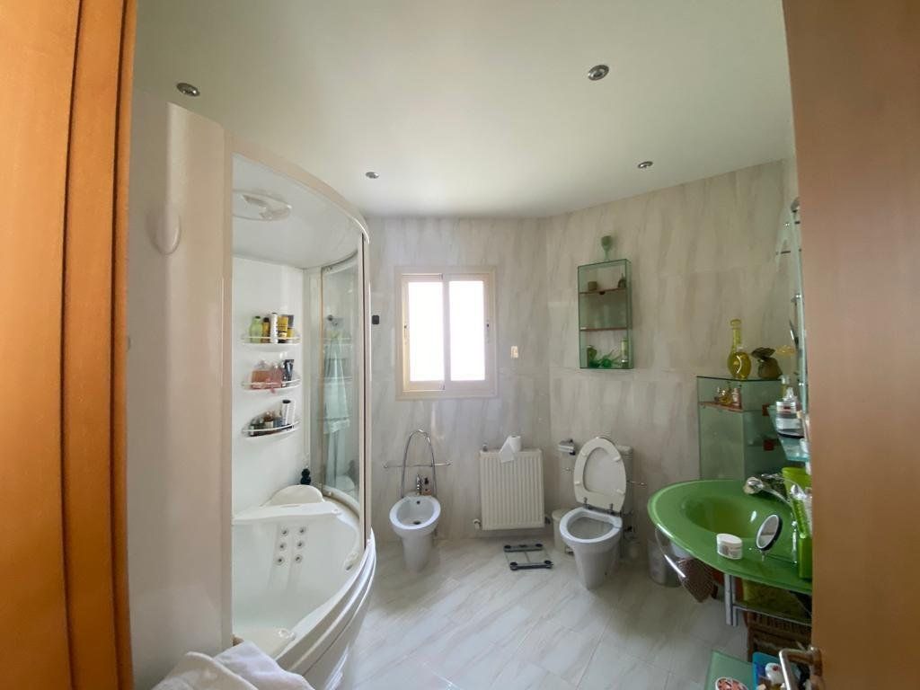 Casa a Mouttagiaka, Cipro, 900 m² - foto 3