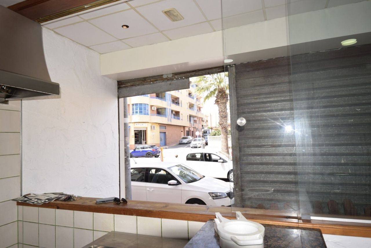 Commercial property in Guardamar del Segura, Spain, 95 m² - picture 19
