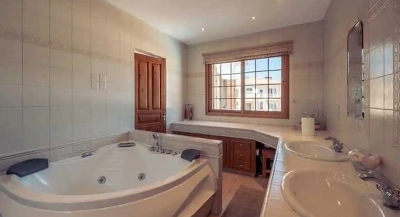 House in Parekklisia, Cyprus, 351 m² - picture 2