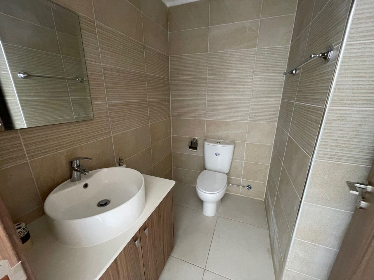 Apartment on Finikoudes Beach, Cyprus - picture 3