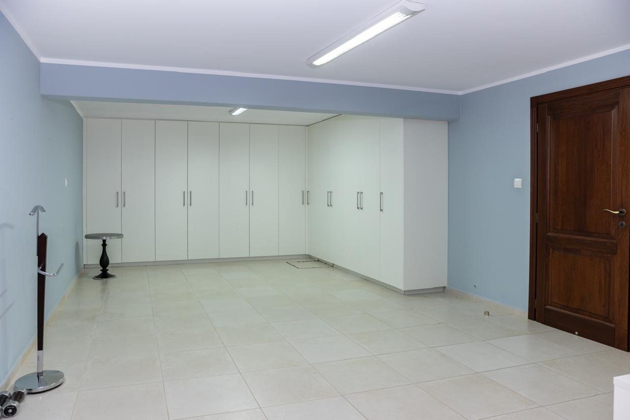 Casa a Mouttagiaka, Cipro, 460 m² - foto 2